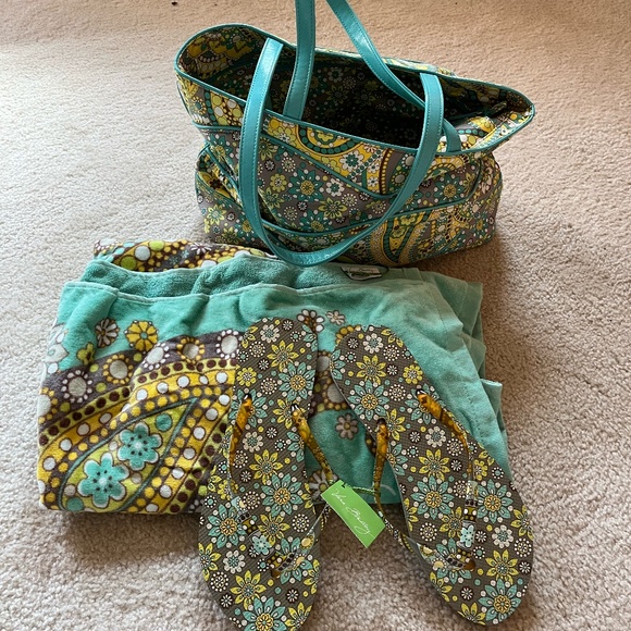 Vera Bradley lemon parfait tote, flip flops (large) and beach towel combo, NWT - Picture 1 of 13
